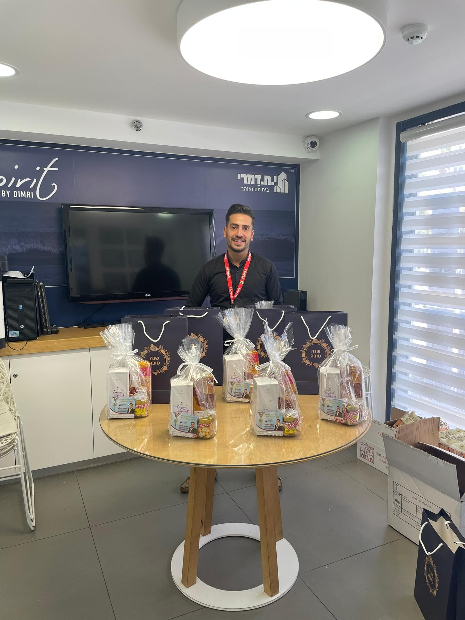 Omer Kahlon at office